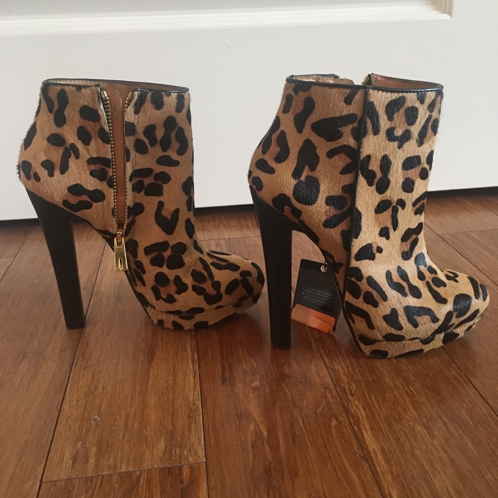 Size 6 Zara leopard booties